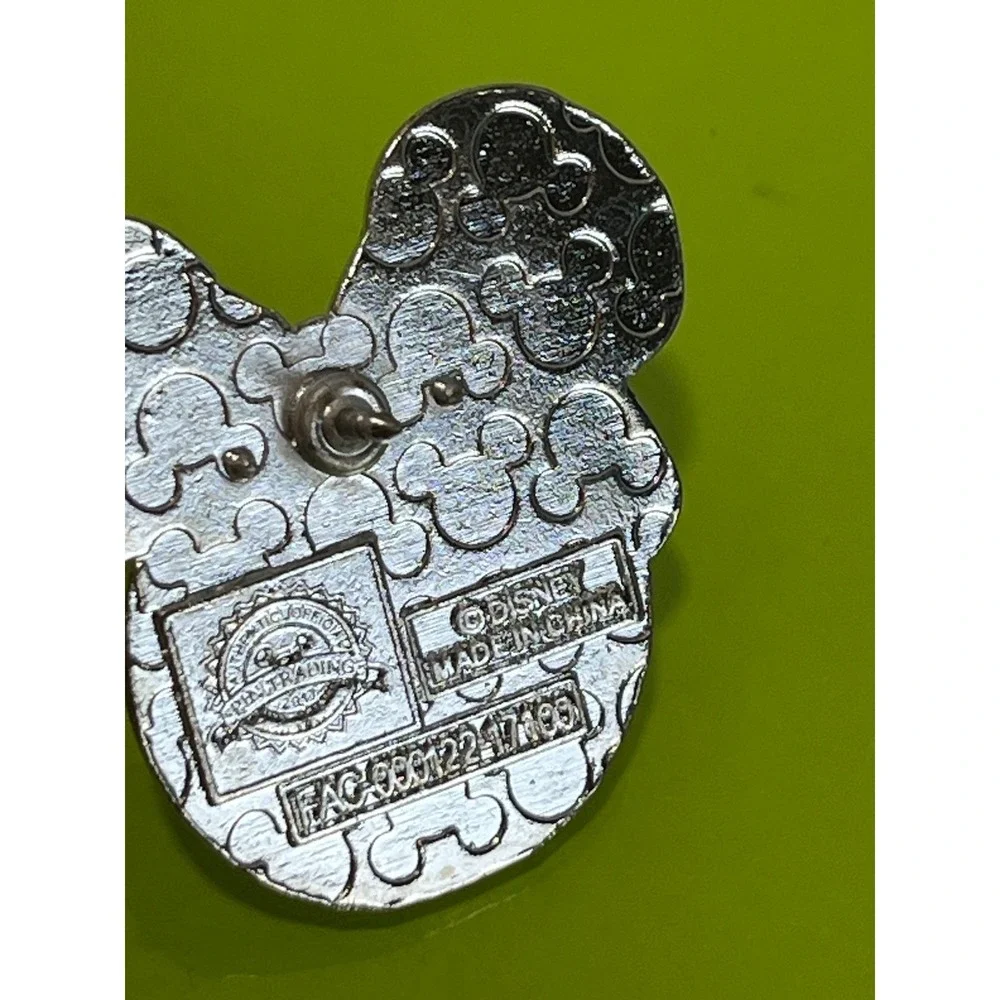 Disney Parks Minnie Mouse Emoji Worried Crying Enamel Trading Pin 2017 FAC000122